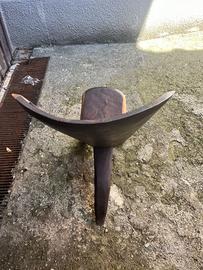 Sedia in legno intagliata a mano