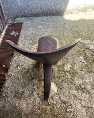 Sedia in legno intagliata a mano