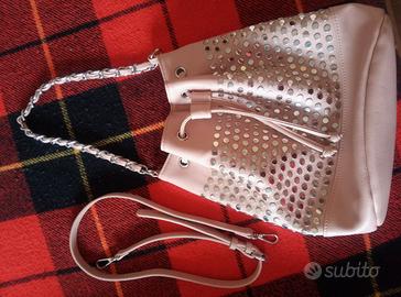 Borsa rosa a secchiello con borchie