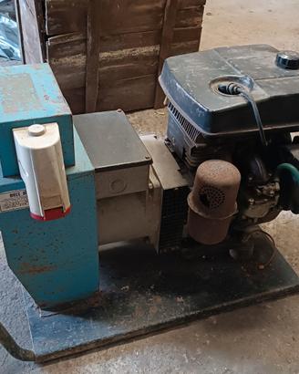 generatore corrente 220/ 380 trifase a benzina