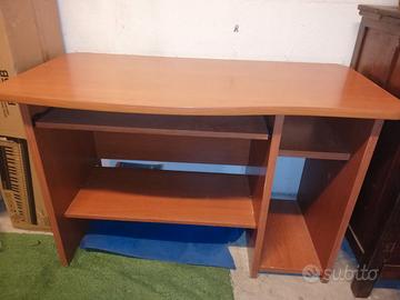 Scrivania in legno per pc, cameretta, studio