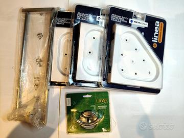 Tre portasapone e accessori bagno