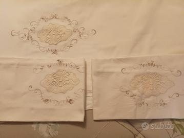 lenzuola con  2 federe  ricamate