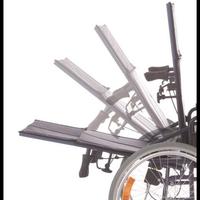 Sedia a rotelle con schienale prolungato