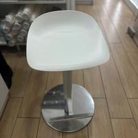 Sgabello bianco minimal