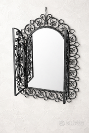 Specchio da parete in ferro battuto con ante