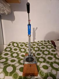 Imbottigliatrice per tappi a corona