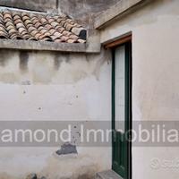 Casetta con cortile a Fiumefreddo di Sicilia