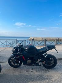 Honda CBR 1000 RR - Fireblade