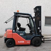 Carrello elevatore diesel marca Toyota 2000kg