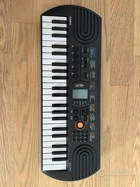 Pianola CASIO SA-77 con custodia e alimentatore