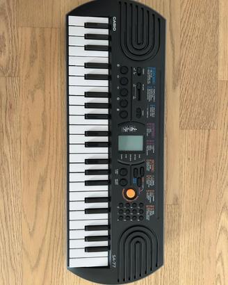 Pianola CASIO SA-77 con custodia e alimentatore