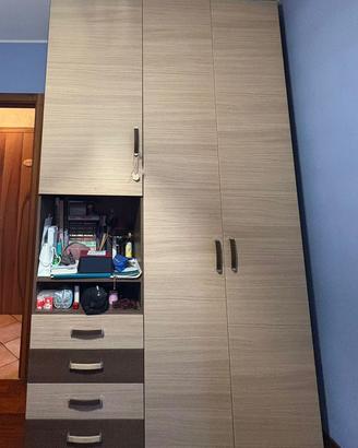 Camera da letto matrimoniale con letto contenitore