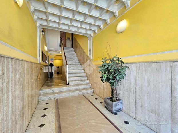MAGAZZINO A GENOVA