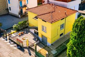 Casa indipendente di 156 m² con 3 locali e box aut
