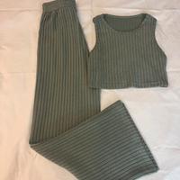 Completo a coste maglia e pantaloni verde