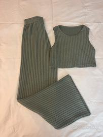 Completo a coste maglia e pantaloni verde