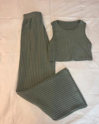 Completo a coste maglia e pantaloni verde