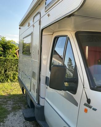 Camper mansardato Mobilvetta Clipper 54