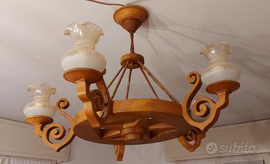 Lampadario in legno