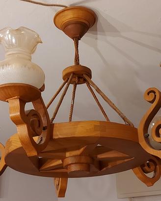 Lampadario in legno