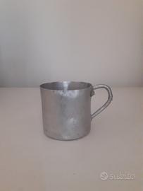 Tazza con manico in alluminio anni 1950