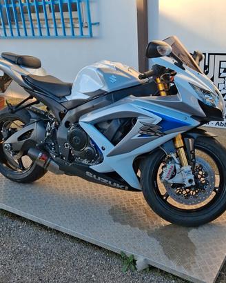 Suzuki GSX R 750