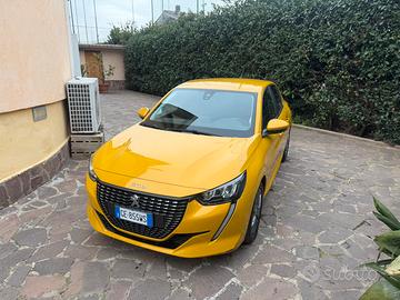 Peugeot 208 1.2 benz neo patent km 47,000