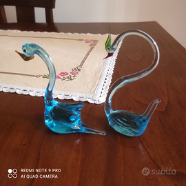 Coppia di cigni in vetro azzurro