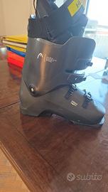 Scarponi e casco sci