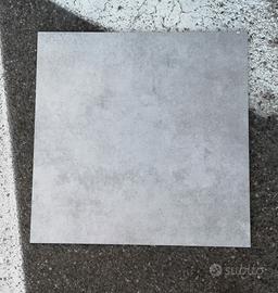 Pavimemtazione mattonelle + battiscopa