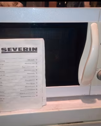  Forno a microonde Severin con funzione grill