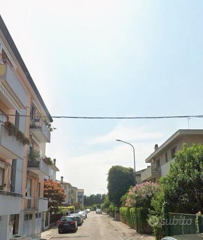 Trilocale arredato in via miranese