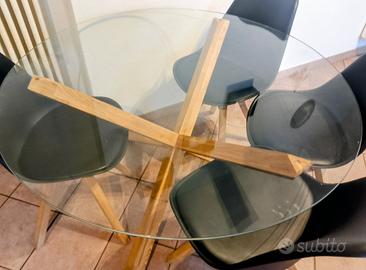 tavolo rotondo e quattro sedie jisk