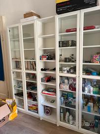 Libreria bianca con ante in vetro (5 moduli)