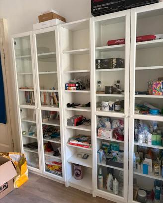 Libreria bianca con ante in vetro (5 moduli)
