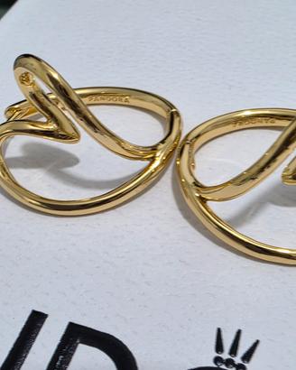 Orecchini Pandora linea sinuosa a cuore 