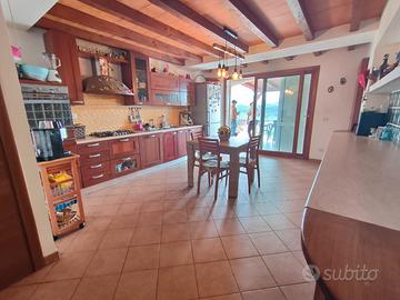Villa su 3 livelli piu’ giardino