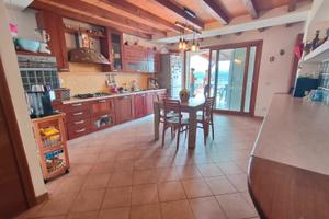 Villa su 3 livelli piu’ giardino