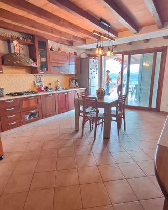 Villa su 3 livelli piu’ giardino