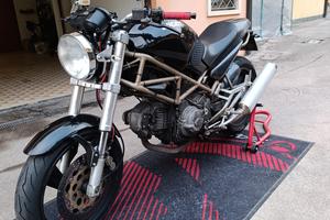 Ducati Monster 600 dark guidabile con A2
