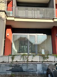 Locale con garage