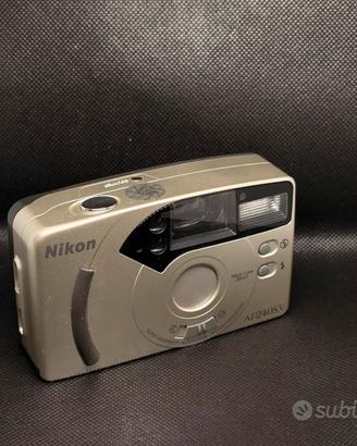 Nikon analogica compatta