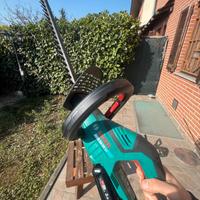 Tagliasiepi Bosch a batteria 18V con batteria