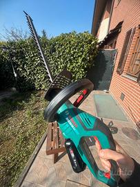 Tagliasiepi Bosch a batteria 18V con batteria
