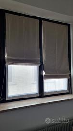 Tende a pacchetto in tessuto beige.