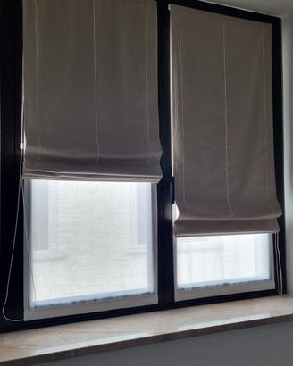 Tende a pacchetto in tessuto beige.