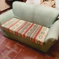 Divano due posti in tessuto verde