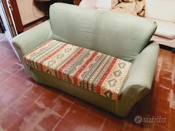 Divano due posti in tessuto verde