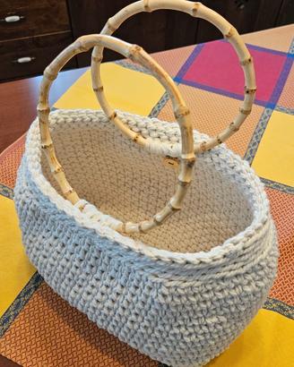 Borsa in corda lavorata a mano. 